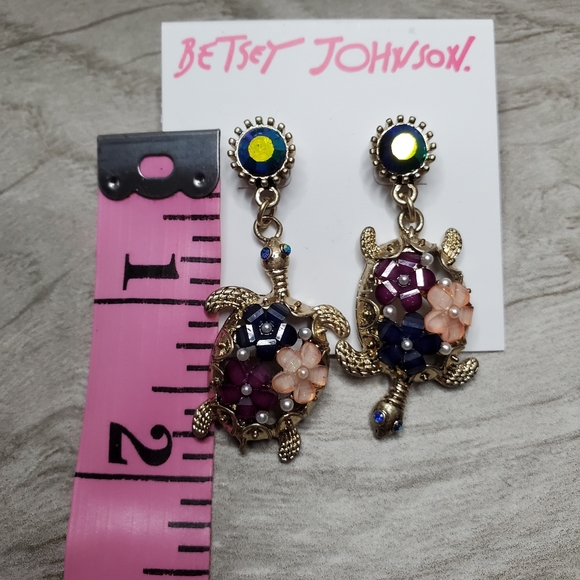 Betsey Johnson turtle earrings - Picture 5 of 6